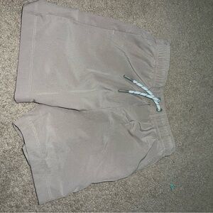 Vineyard vines kids shorts size 6